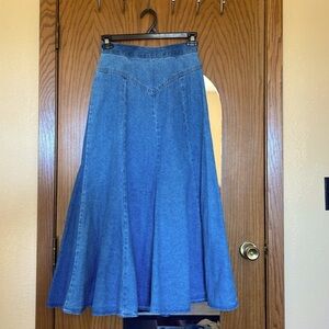 Vintage denim maxi skirt, western style with yoke and full skirt. Size 9/10